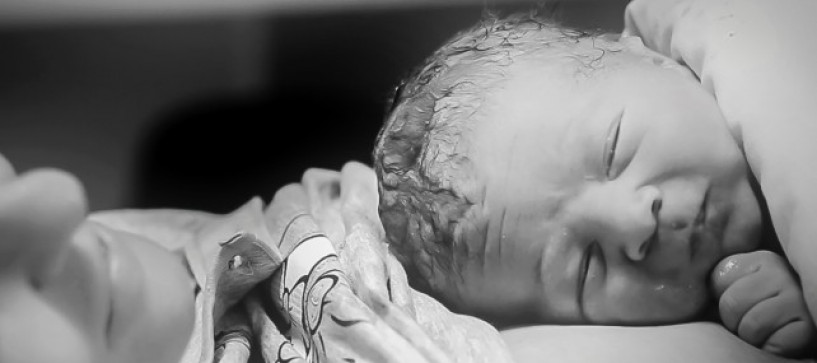 Контакт „кожа до кожа“ или за непрекъснатия контакт между майката и бебето веднага след раждането