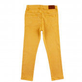 Памучен панталон за момчета в цвят горчица 2