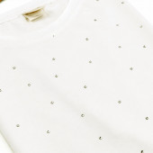 Детска тениска с паднало рамо и камъчета в екрю 3