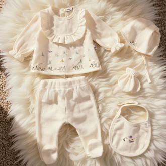 Бебешки комплект от 5 части в кремаво 1