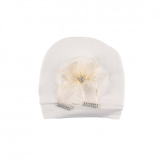 Трикотажна бебешка шапка в бяло