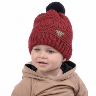 Зимна шапка в червено за момчета 