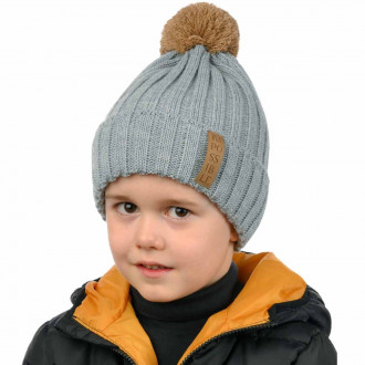 Зимна шапка от плетиво в сиво за момчета 