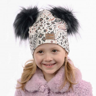 Зимна шапка за момичета с пухчета в принтиран десен