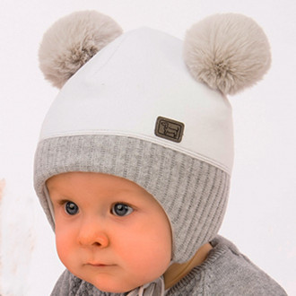 Бебешка зимна шапка в бяло и сиво с пискюли 1