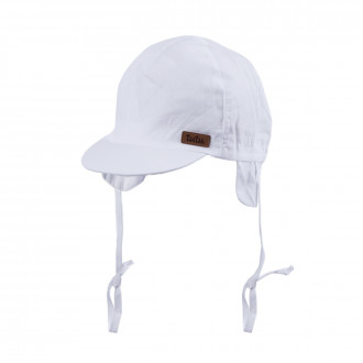 Бебешка шапка с мека козирка в бяло UV 30+