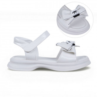 Детски лачени сандали с пандела в бяло
