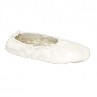 Детски цвички в бяло