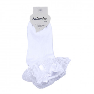 Къси чорапи с дантела и панделка в бяло