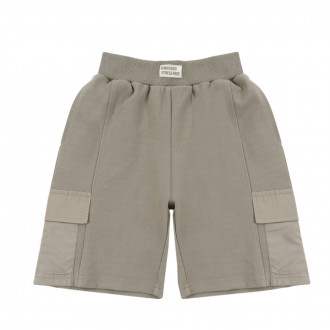 Къси панталони с карго джобове в сиво-зелено