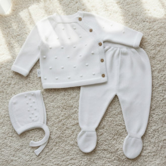 Бебешки комплект от памучно плетиво в бяло