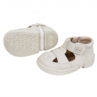 Летни бежови буйки за прохождане