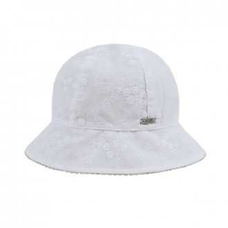 Лятна шапка с бродерия в бяло UV 30+