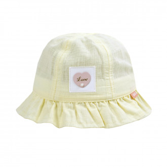 Лятна шапка с перличка в жълто