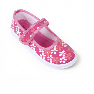 Олекотени текстилни обувки с цветчета