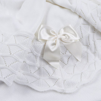Бебешка пелена от плетиво с ажурен кант в екрю 100 x 95 см