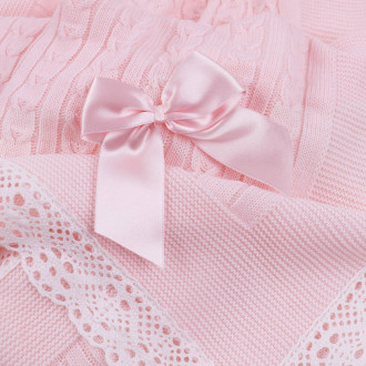 Бебешка пелена от плетиво с дантелен кант в розово 110 х 110 см