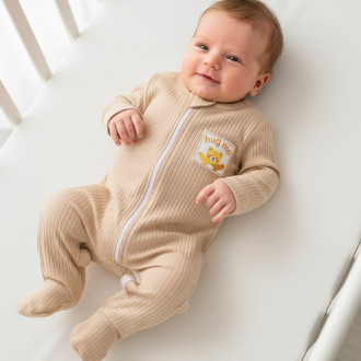 Бебешки ромпър с цип "Hug me" в бежово