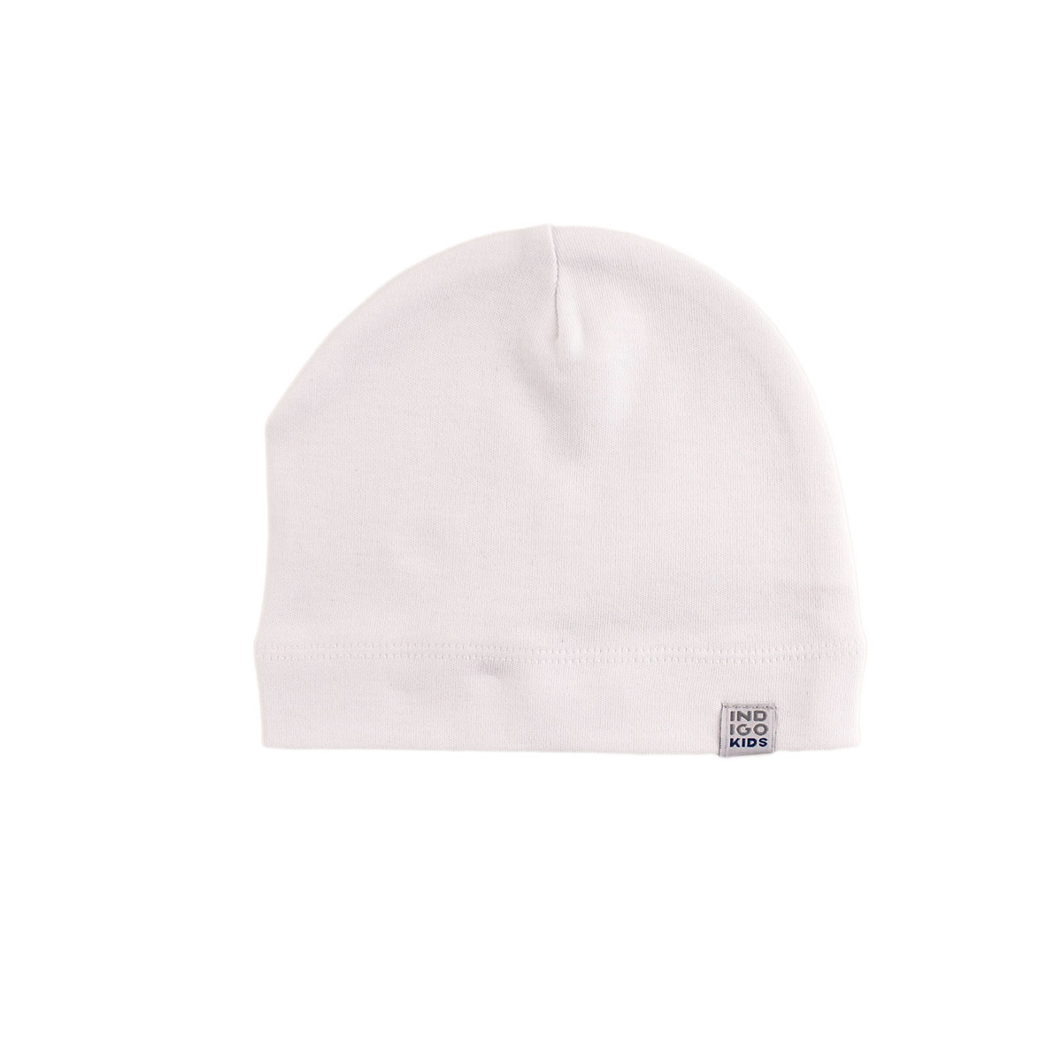 Трикотажна шапка в бял цвят