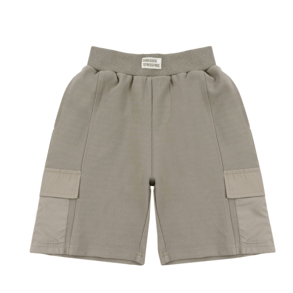 Къси панталони с карго джобове в сиво-зелено